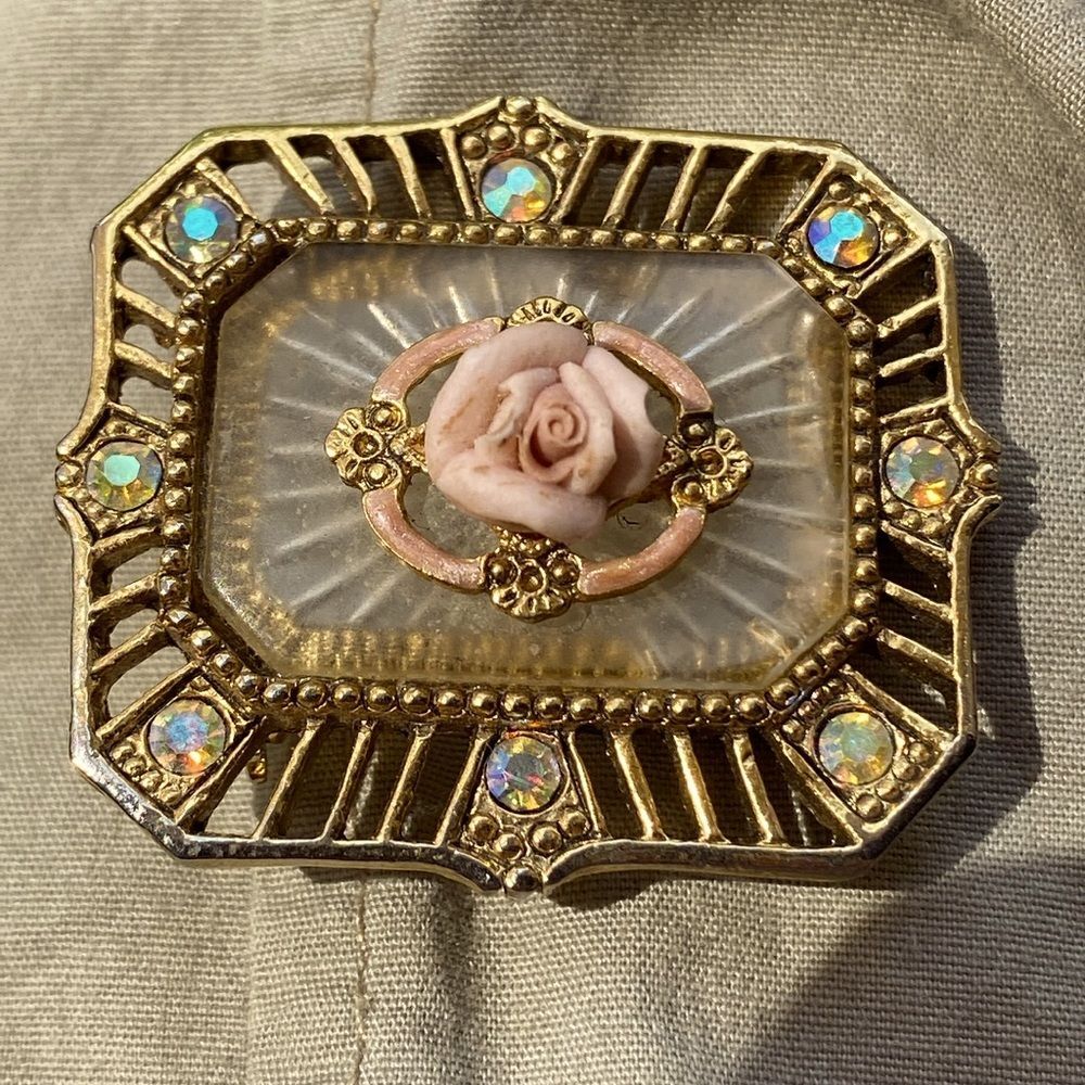 1928 Pendant Gold Filigree Rose Bud
